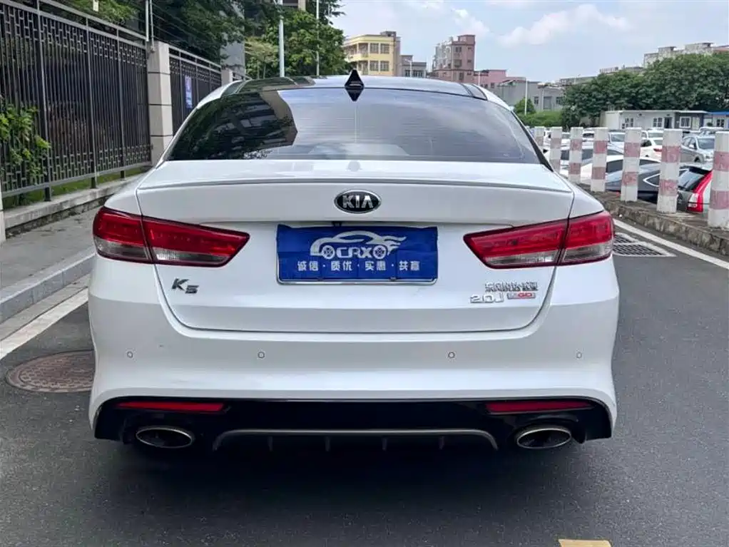 Kia K5 1.6 T Auto LUX