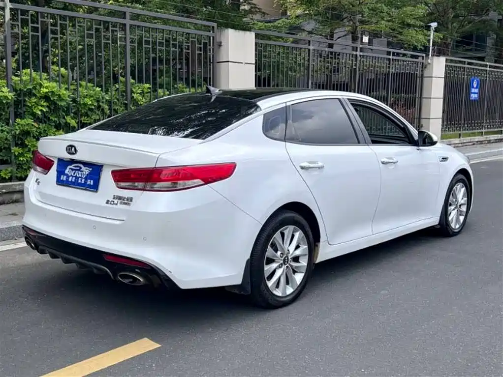 Kia K5 1.6 T Auto LUX