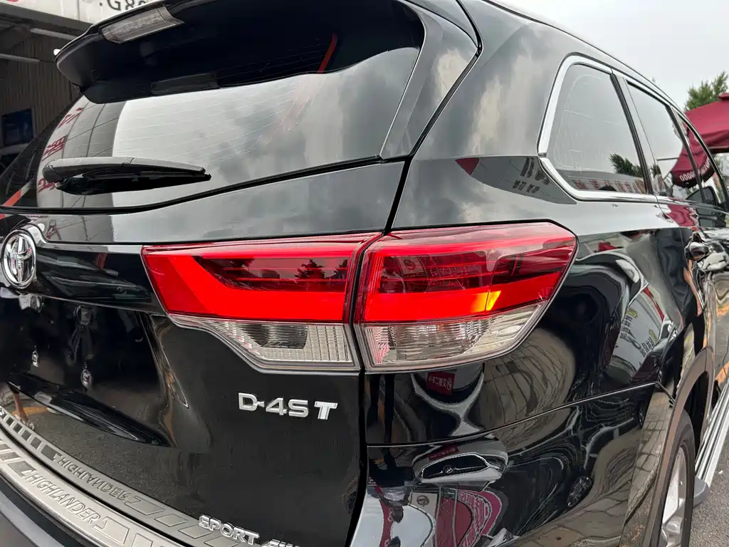 Highlander 2.0 T 4 WD Luxury 7-seat CN-VI