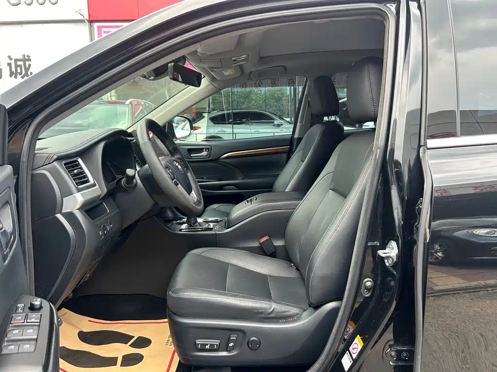 Highlander 2.0 T 4 WD Luxury 7-seat CN-VI