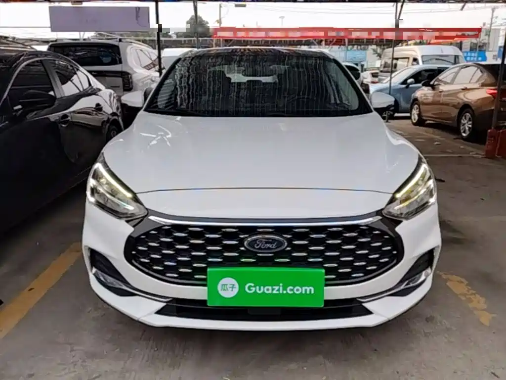 Focus Sedan EcoBoost 180 Auto Sharp Trend