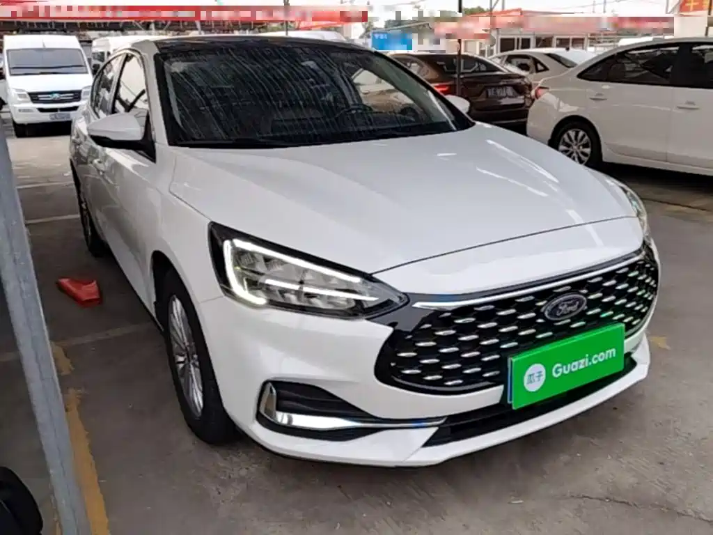 Focus Sedan EcoBoost 180 Auto Sharp Trend
