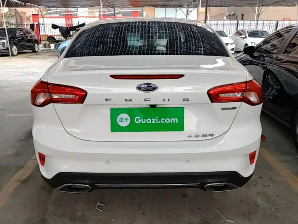 Focus Sedan EcoBoost 180 Auto Sharp Trend
