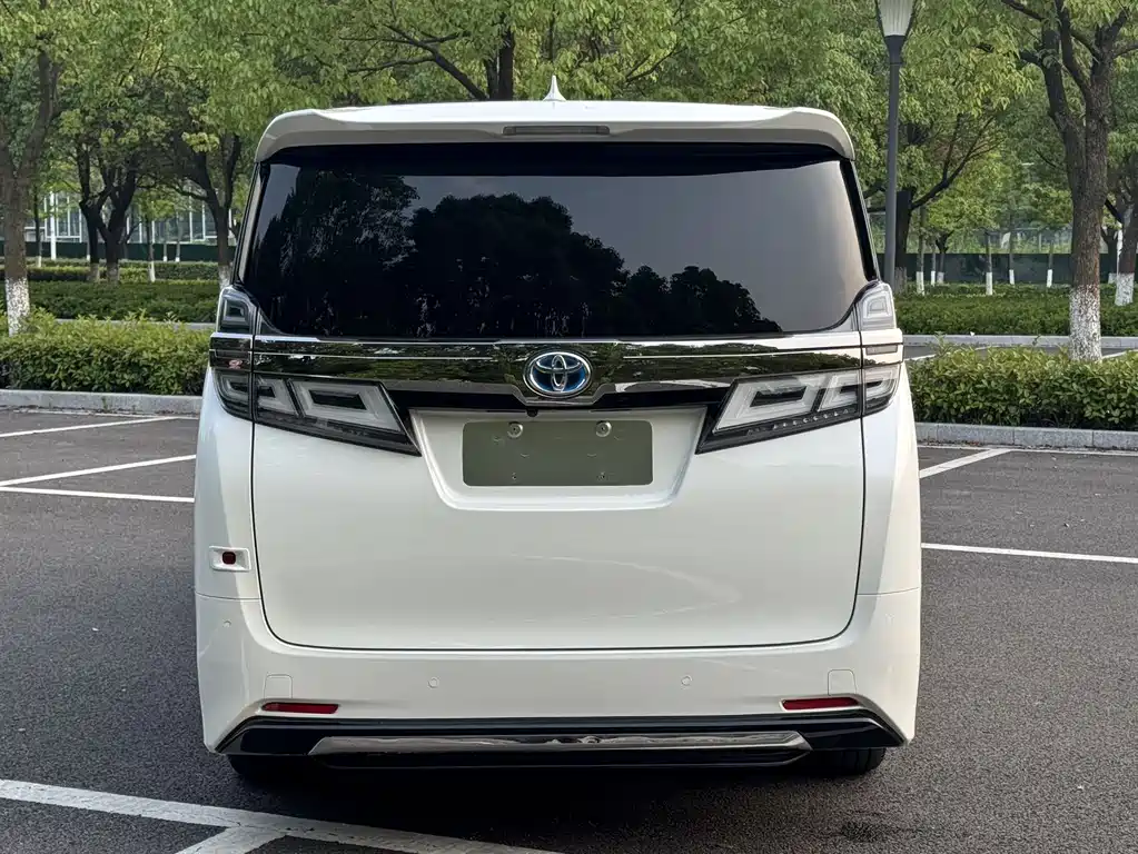 Vellfire Crown Dual Engine 2.5 L HV Supreme