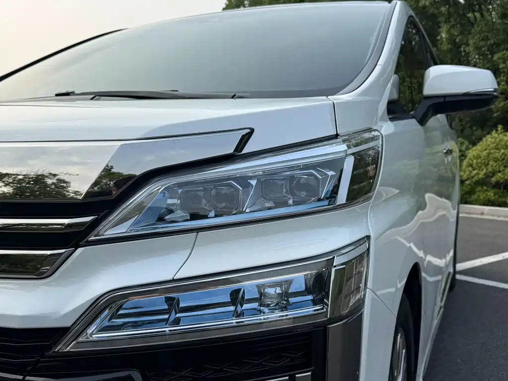 Vellfire Crown Dual Engine 2.5 L HV Supreme