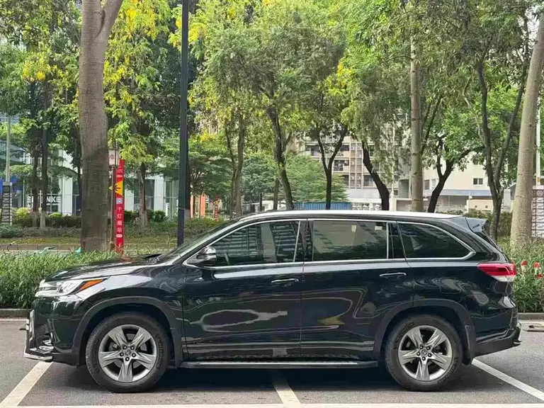 Toyota Highlander 2.0 T 4 WD Luxury 7-seat CN-V