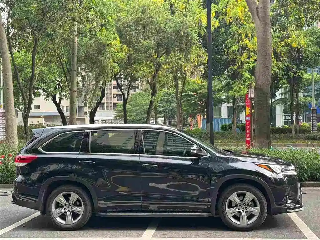 Highlander 2.0 T 4 WD Luxury 7-seat CN-V