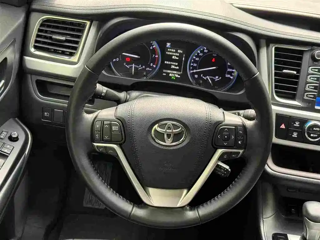 Highlander 2.0 T 4 WD Luxury 7-seat CN-V