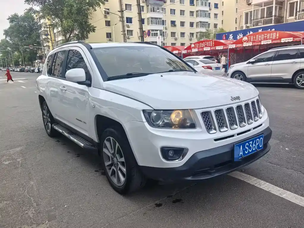 Compass (Import) 2.4 L 4 WD Luxury