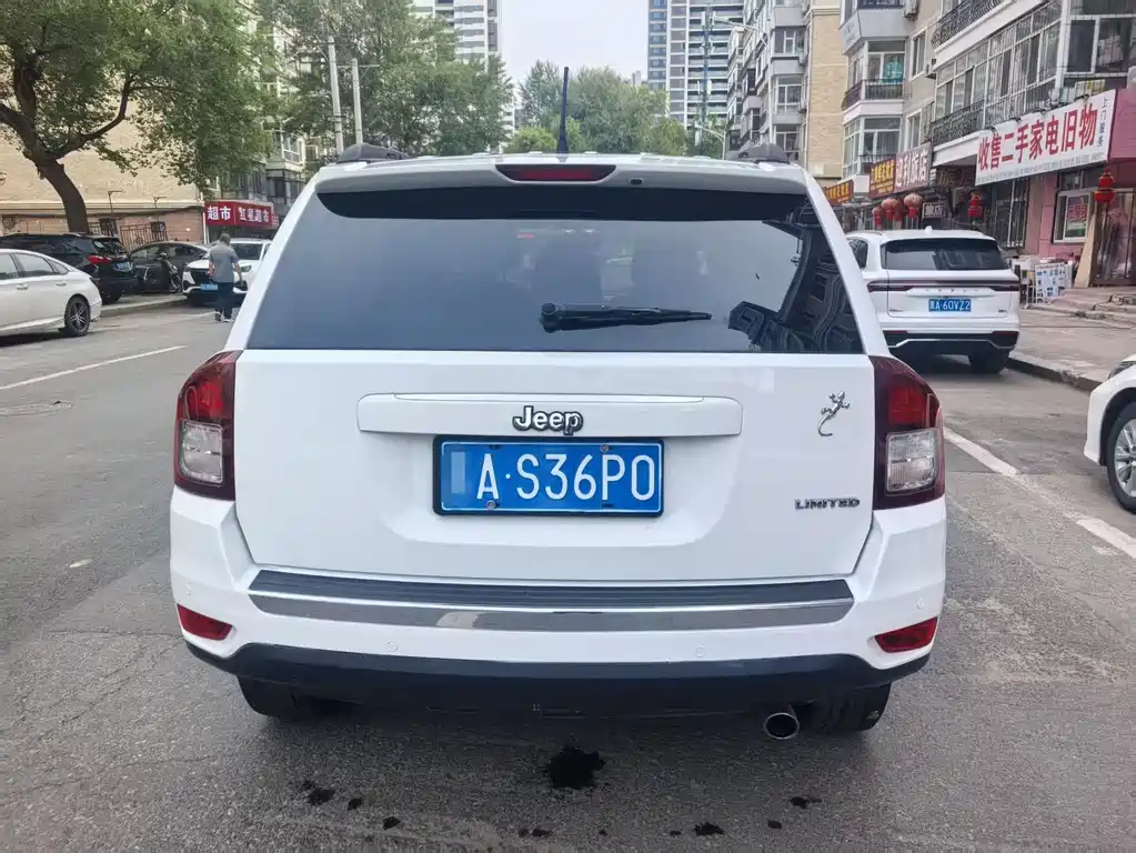 Compass (Import) 2.4 L 4 WD Luxury