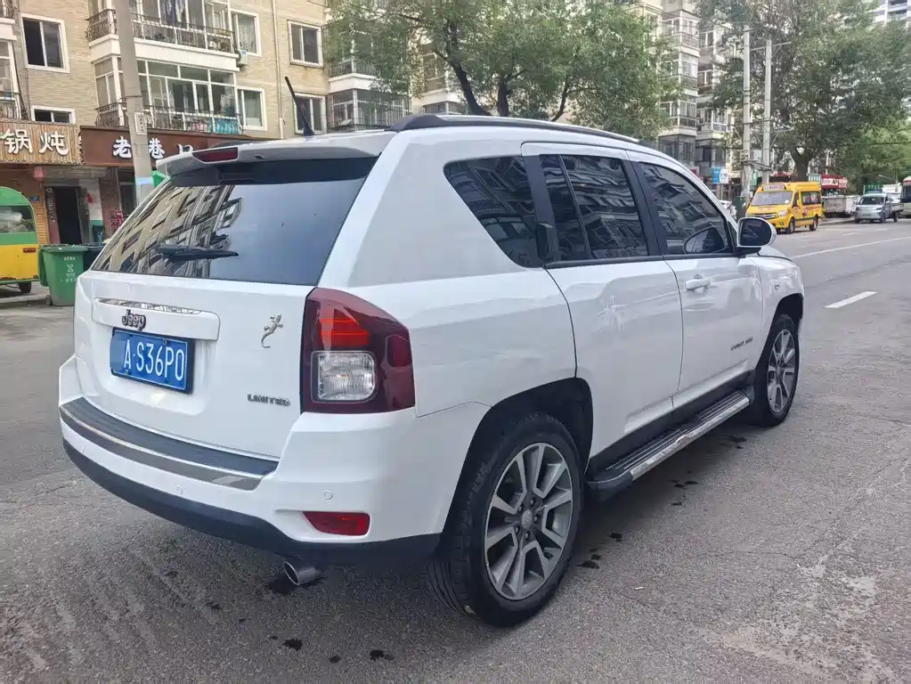 Compass (Import) 2.4 L 4 WD Luxury