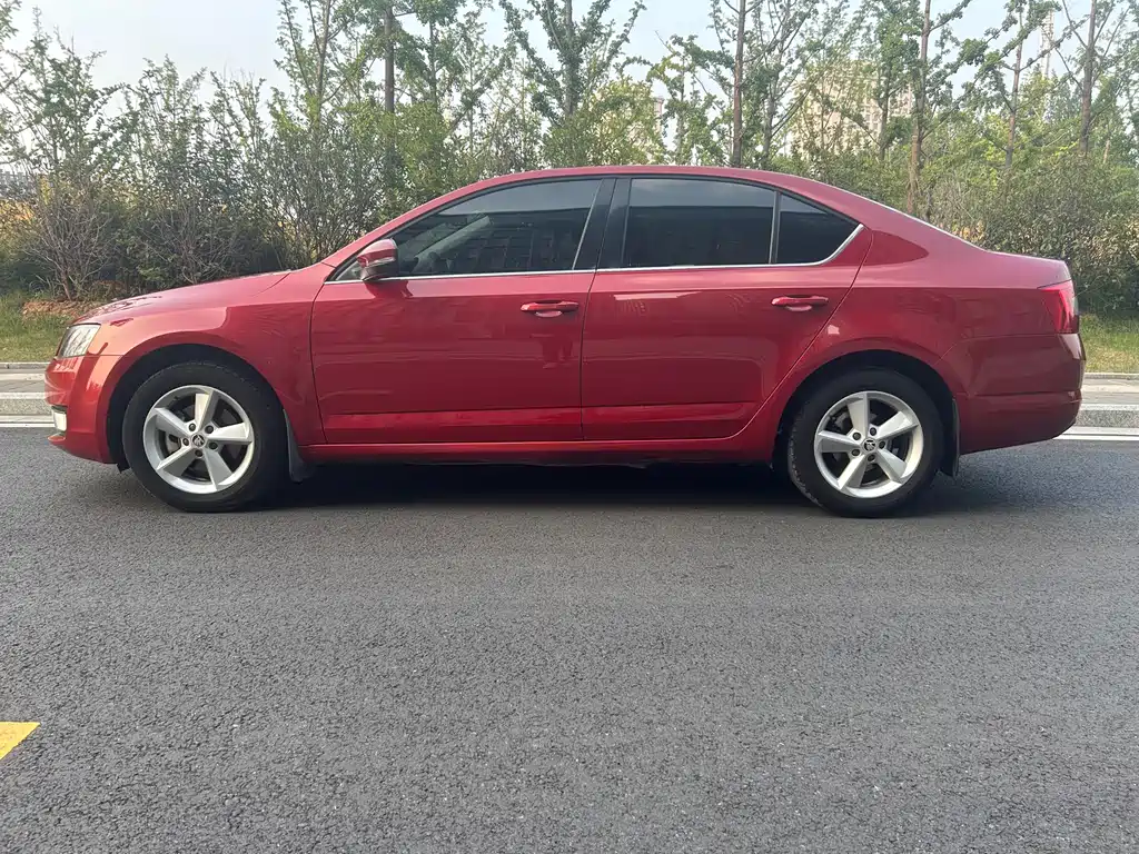 Octavia 1.6 L Auto Yijie