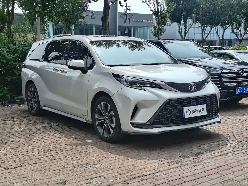 Granvia 2.5 L Hybrid Noble ULTRA