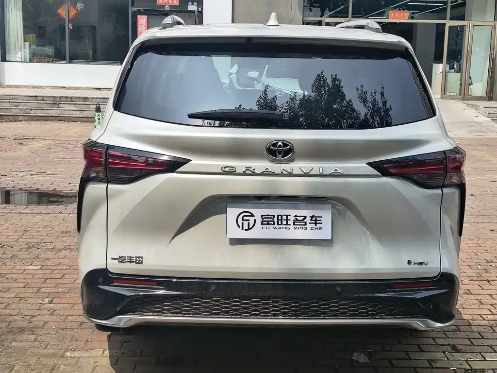 Granvia 2.5 L Hybrid Noble ULTRA