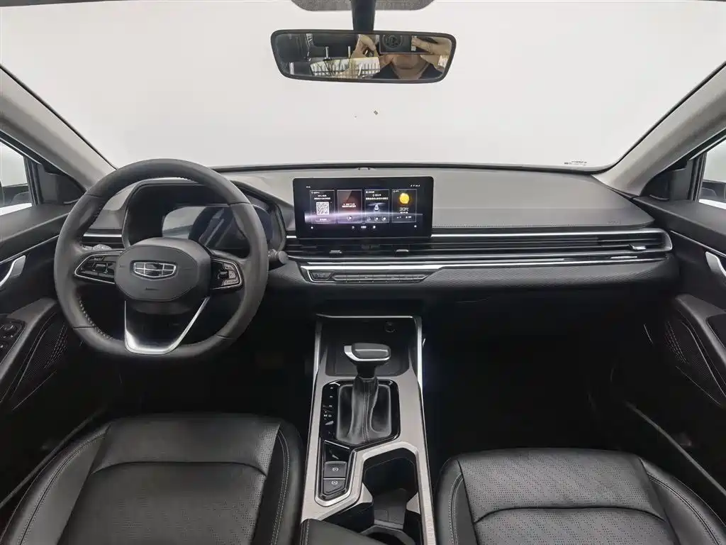 Emgrand 4 th Gen 1.5 L CVT Distinguished