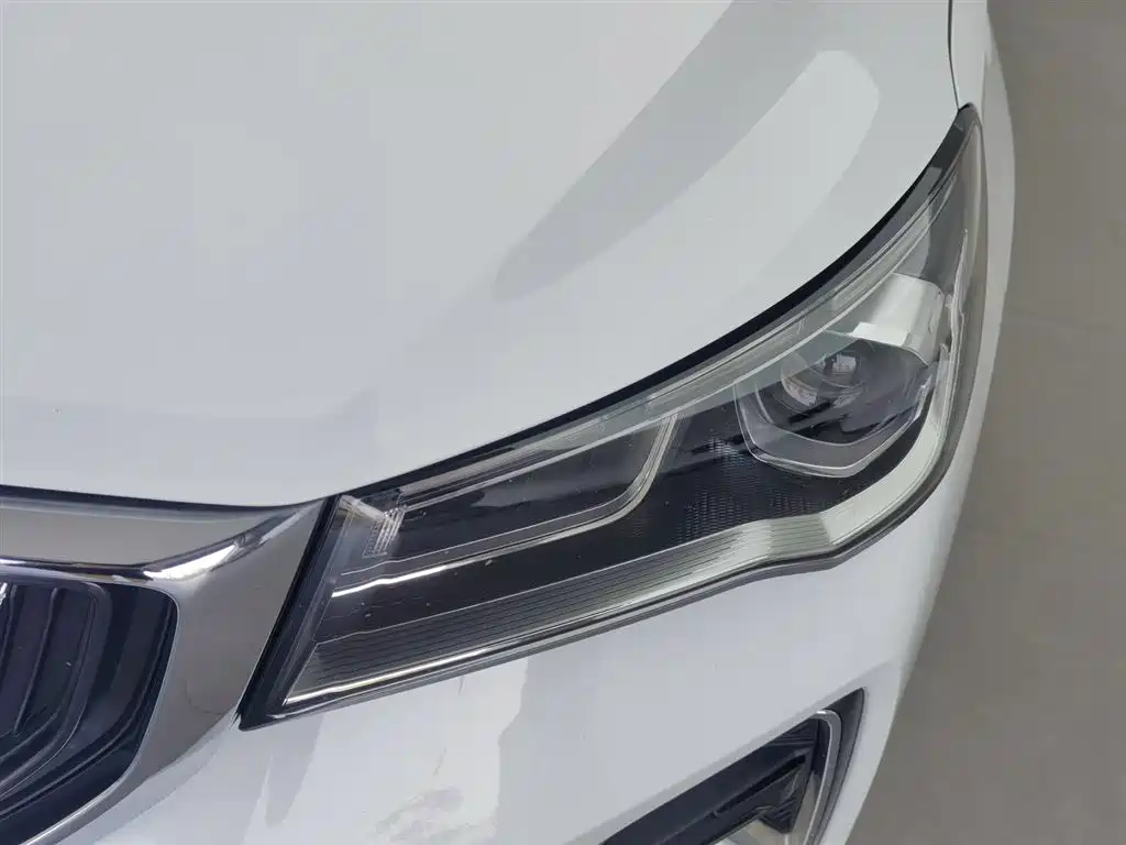 Emgrand 4 th Gen 1.5 L CVT Distinguished