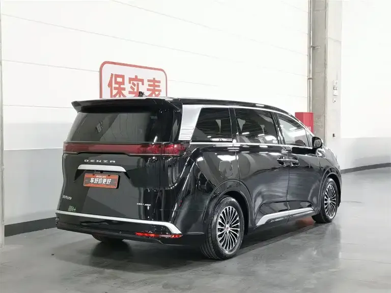 Denza D9 DM-i 970 4 WD Flagship