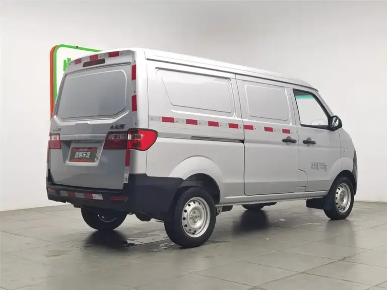 Jinbei Xiaohaishi X30 1.5 L Super Enjoyment Cargo Van 2 5-seat AC SWC15 M