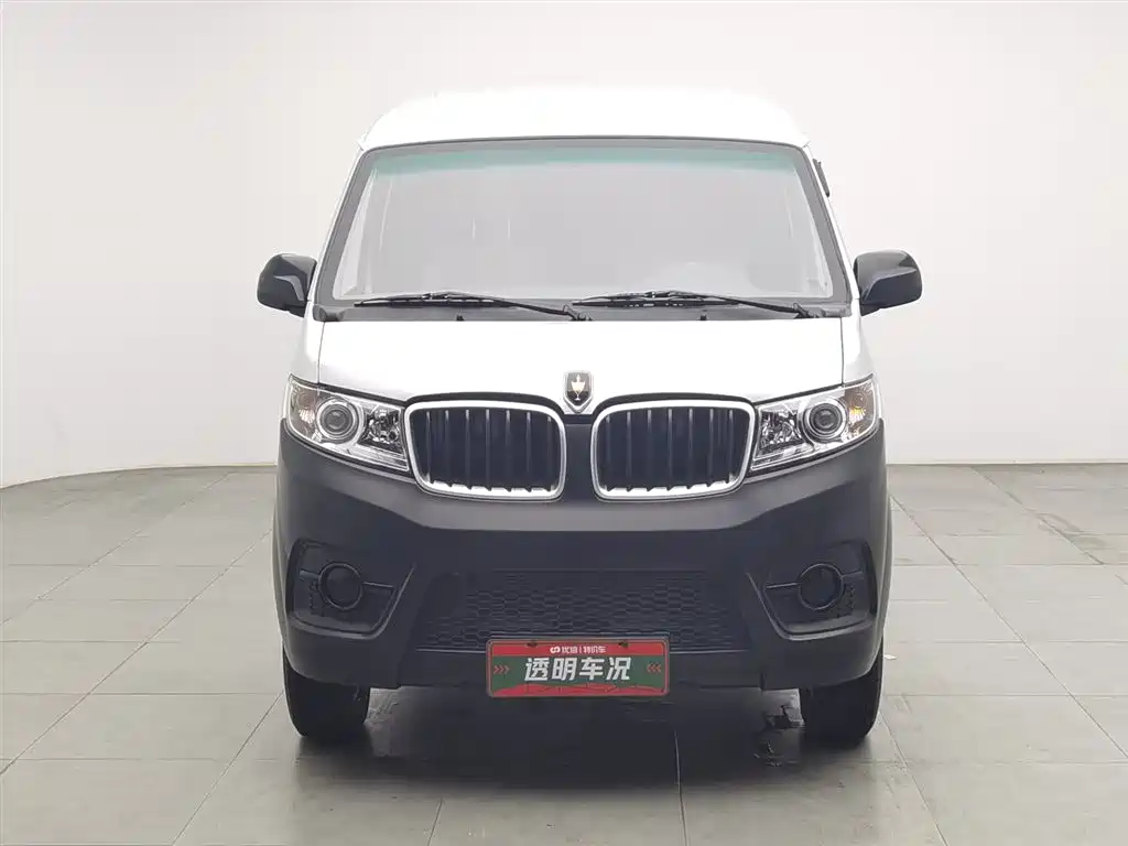 Xiaohaishi X30 1.5 L Super Enjoyment Cargo Van 2 5-seat AC SWC15 M