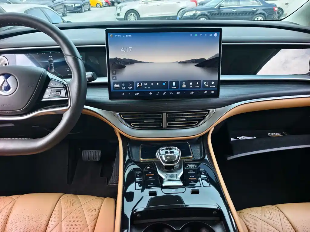 Denza D9 DM-i 980 4 WD Flagship