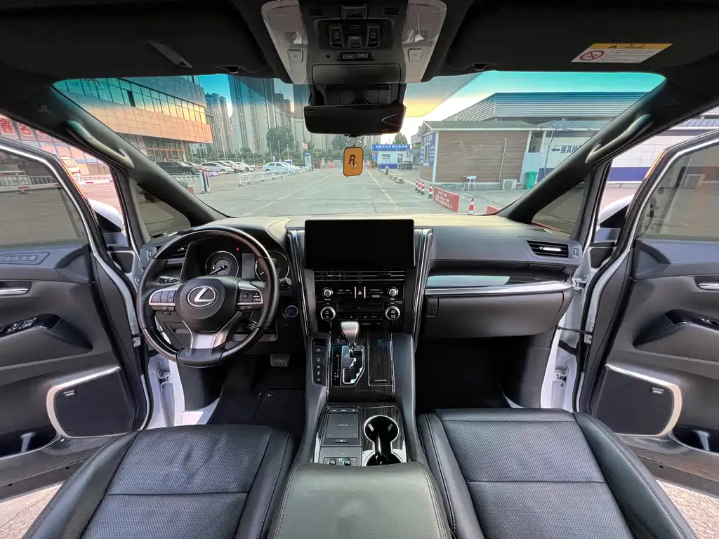 Lexus LM 300 h 7-seat Elegant