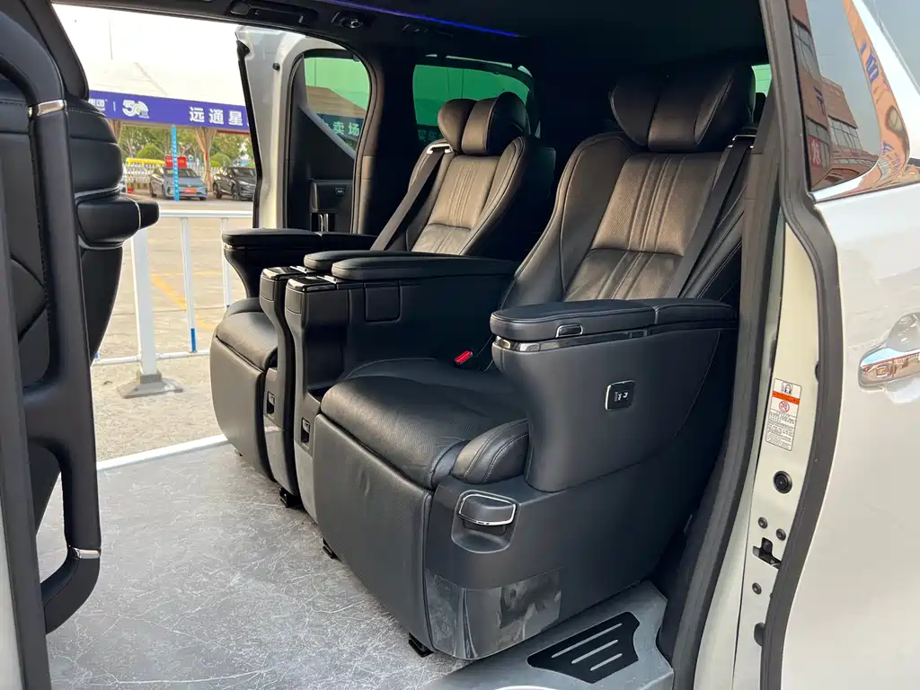 Lexus LM 300 h 7-seat Elegant