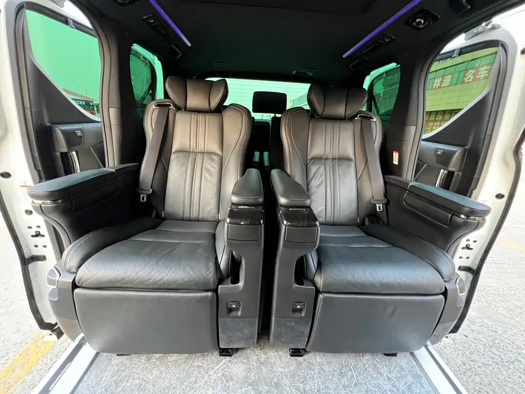 Lexus LM 300 h 7-seat Elegant