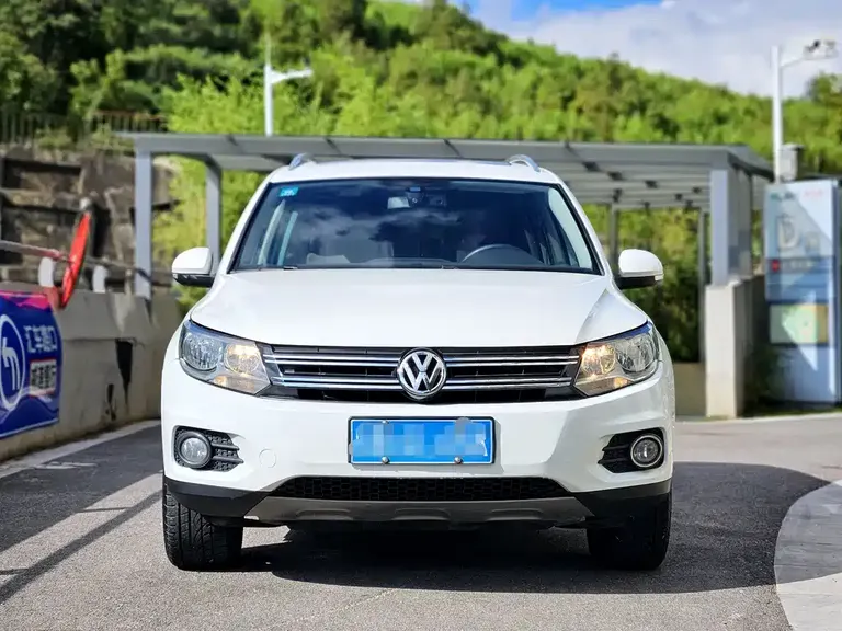 Volkswagen Tiguan 2.0 TSI 4 WD Standard