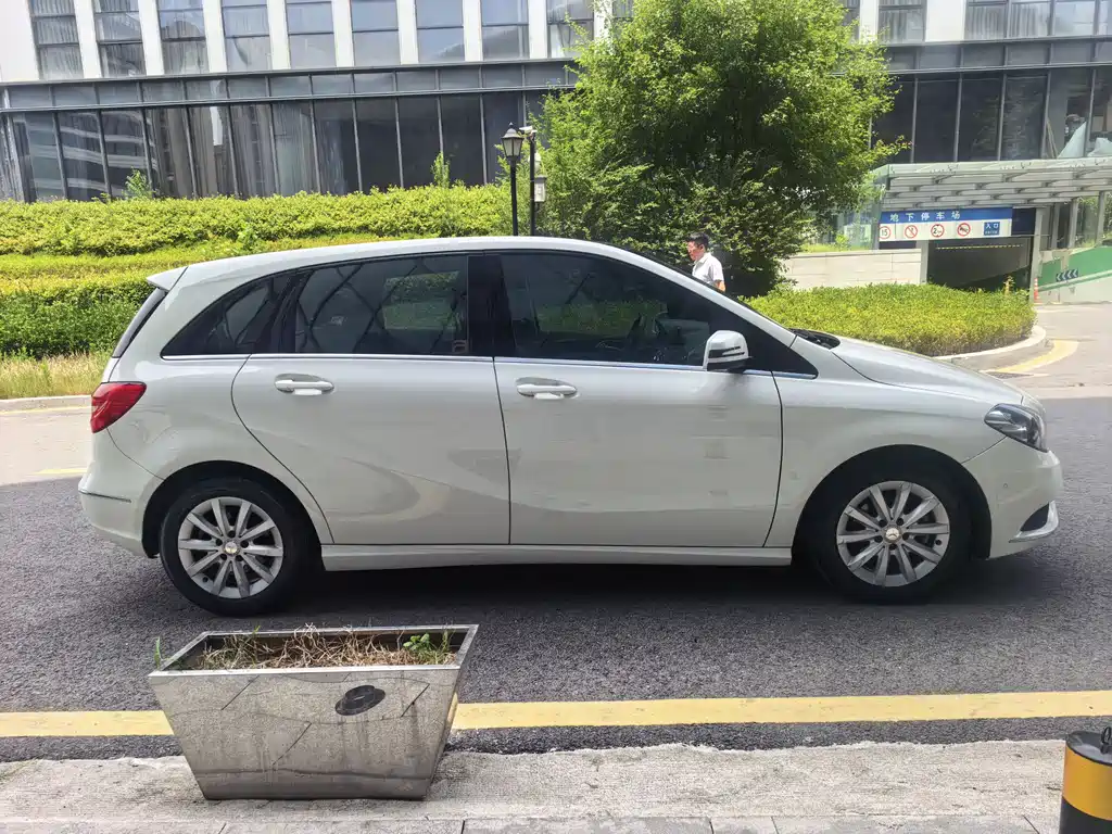 Mercedes-Benz B-Class B 180