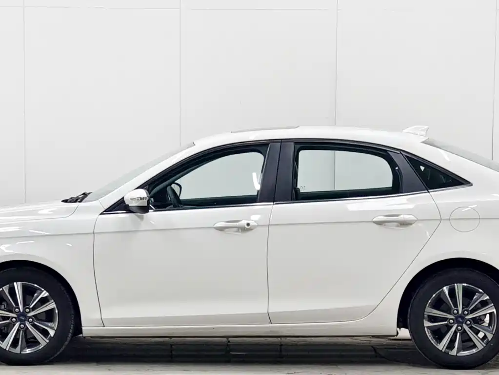 Escort 1.5 L Auto Diamond