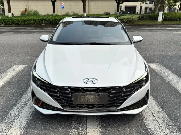 Hyundai Elantra 1.5 L CVT LUX Distinguished