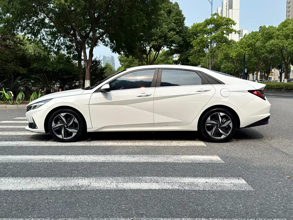 Elantra 1.5 L CVT LUX Distinguished