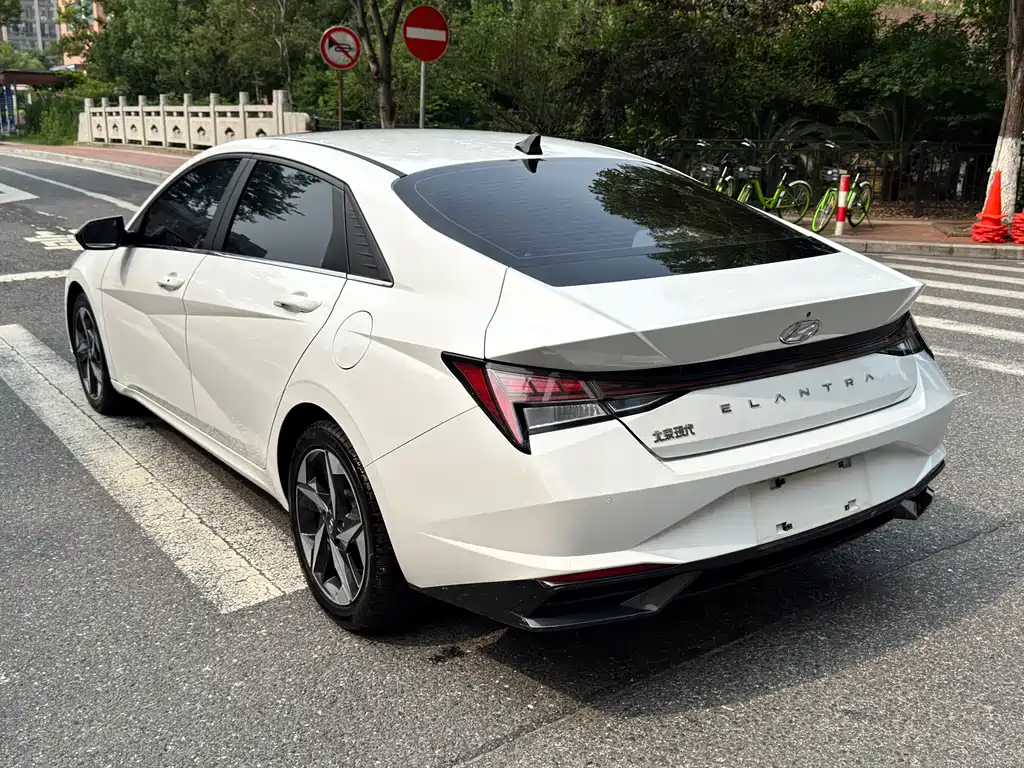 Elantra 1.5 L CVT LUX Distinguished
