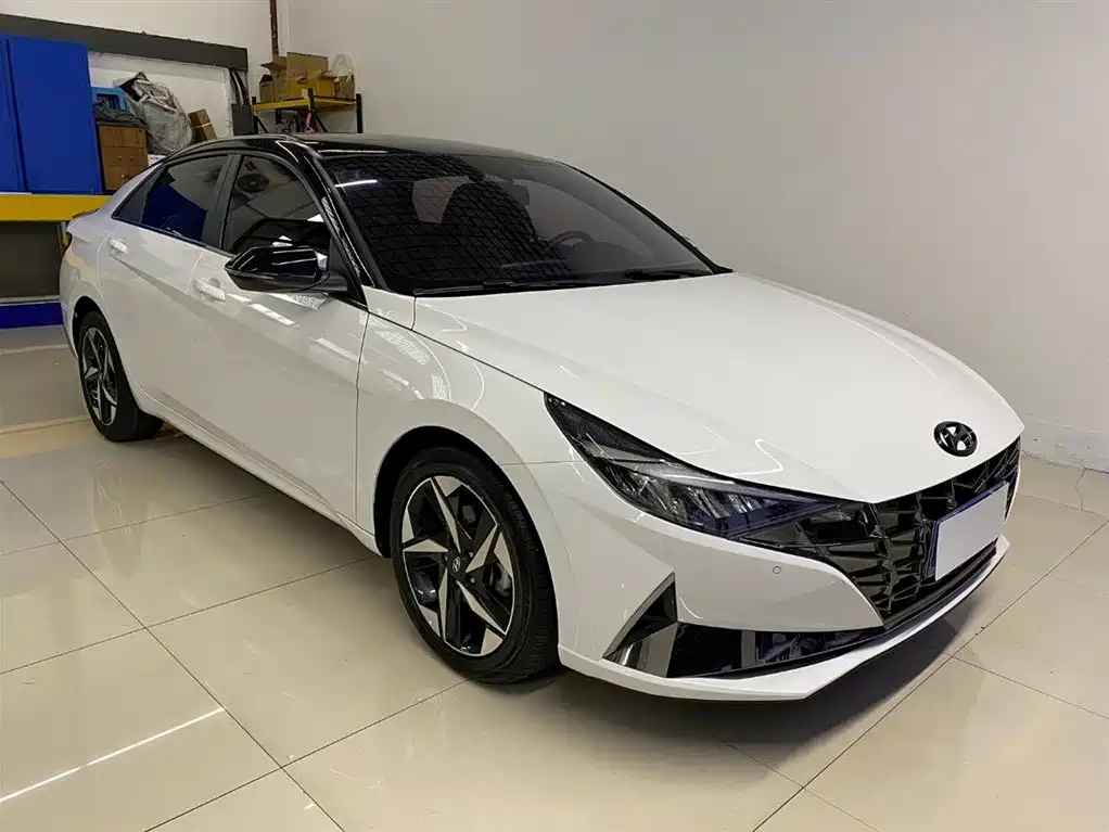 Elantra 240 TGDi DCT LUX Distinguished