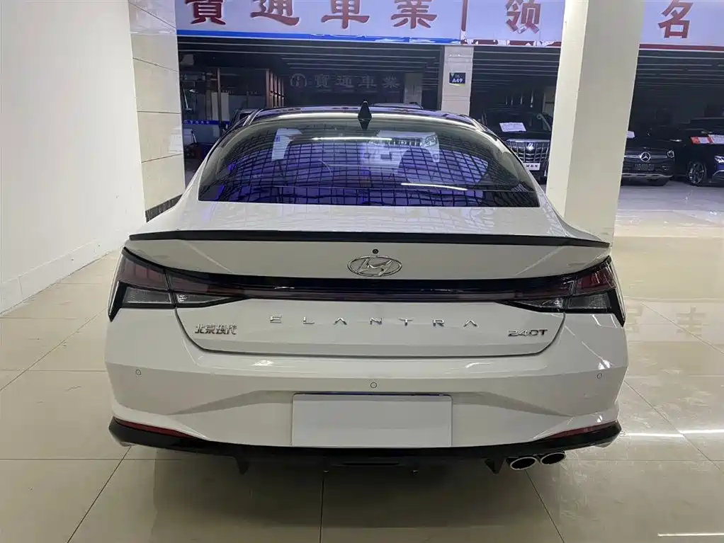 Elantra 240 TGDi DCT LUX Distinguished