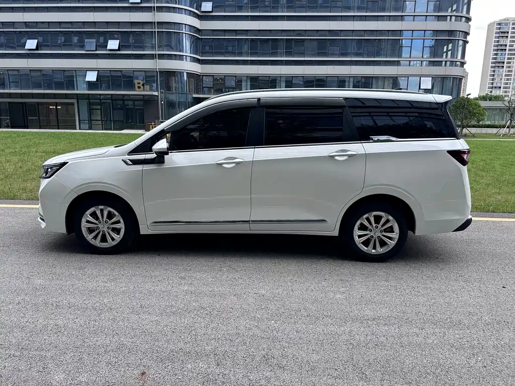 Wuling Jiachen 1.5 T CVT Smart Enjoyment Luxury