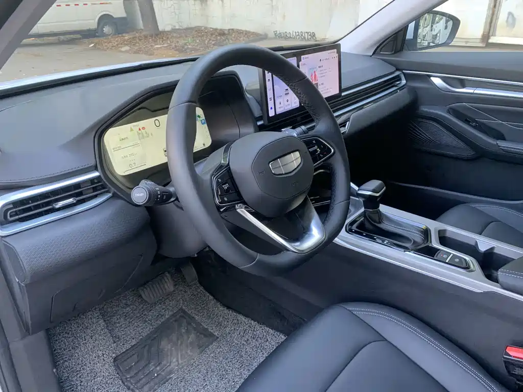 Emgrand 帝豪 2026款 400万纪念款 1.5 L CVT超越型