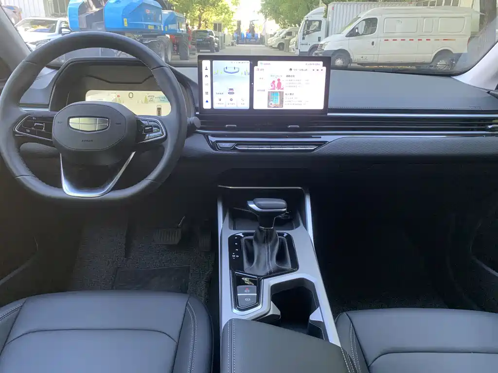 Emgrand 帝豪 2026款 400万纪念款 1.5 L CVT超越型
