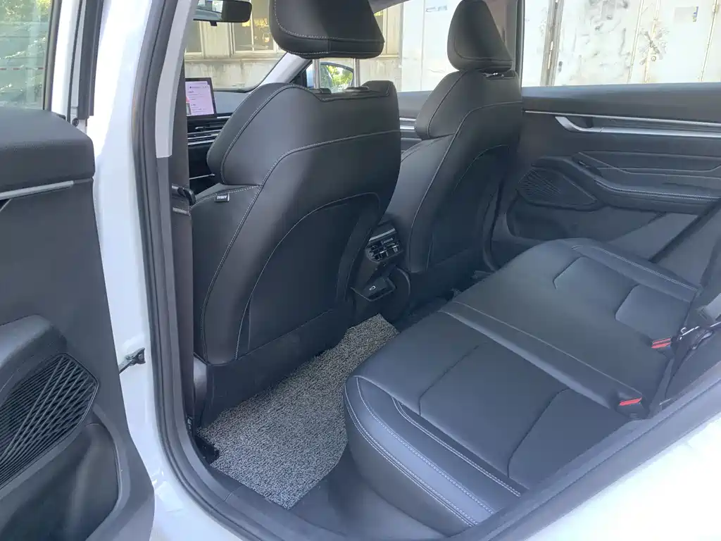 Emgrand 帝豪 2026款 400万纪念款 1.5 L CVT超越型