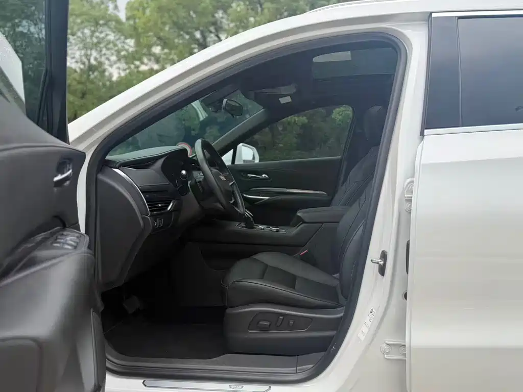 Cadillac XT4 Facelift 28 T 2 WD Tech