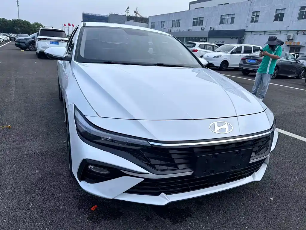 Elantra 1.5 L CVT GLX Elite