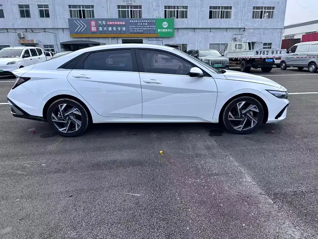 Elantra 1.5 L CVT GLX Elite