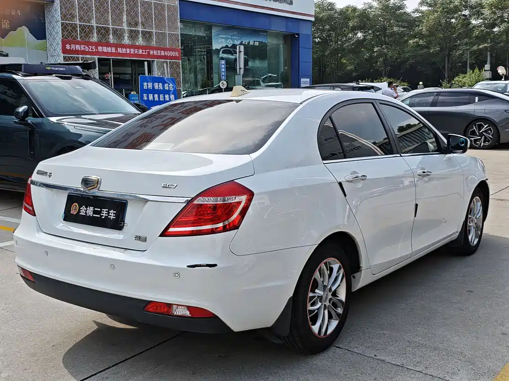 Emgrand Sedan 1.5 L CVT Upward