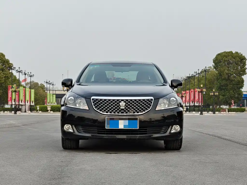 Crown 2.5 L Royal Leather Sunroof Special Edition