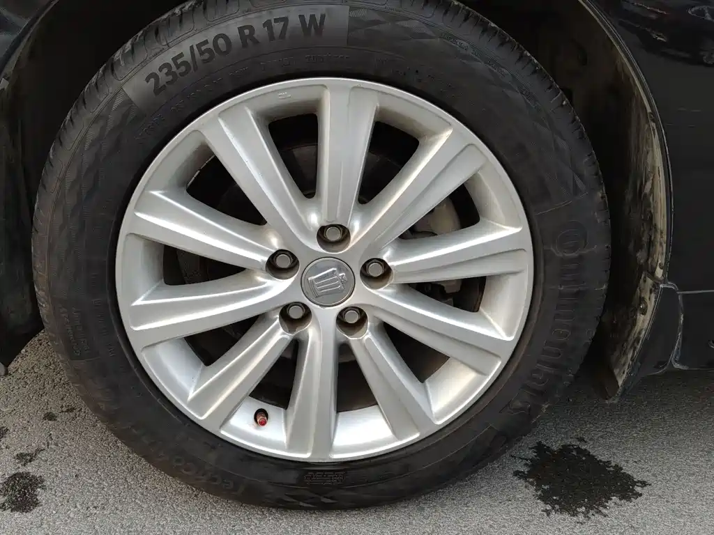 Crown 2.5 L Royal Leather Sunroof Special Edition