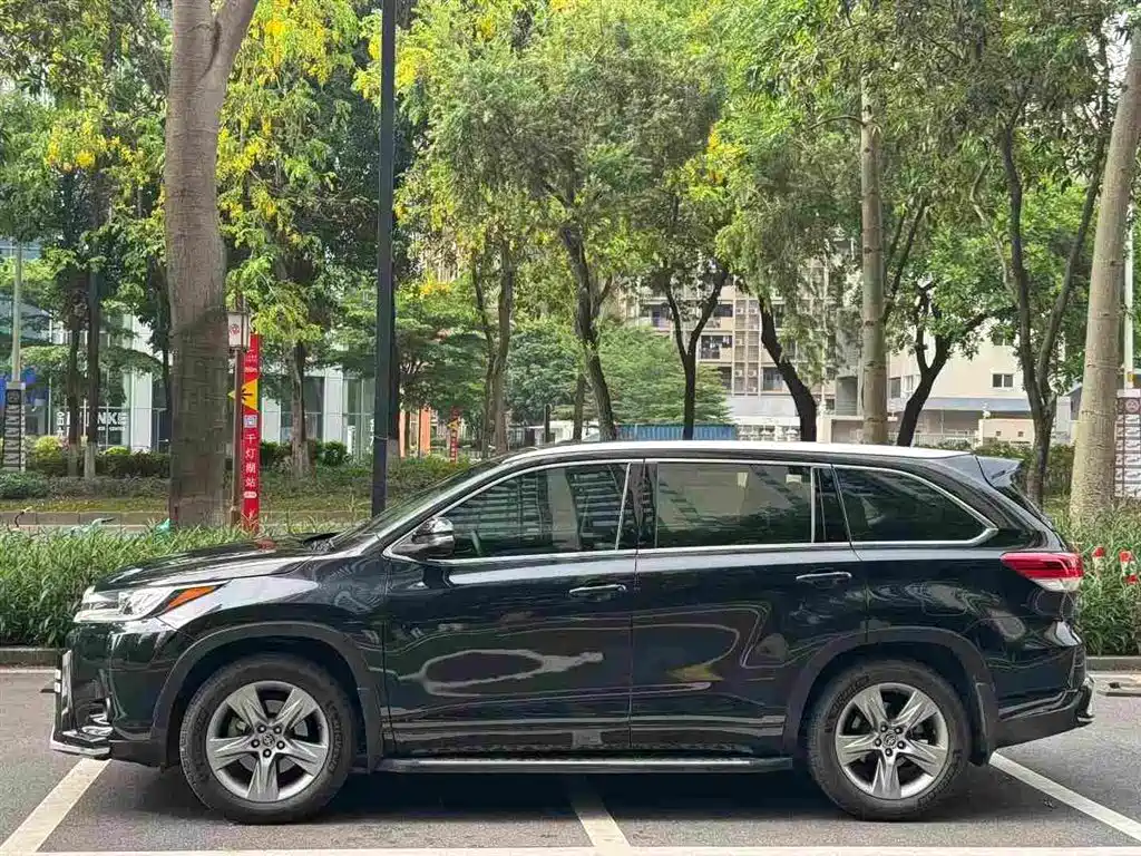 Highlander 2.0 T 4 WD Luxury 7-seat CN-V