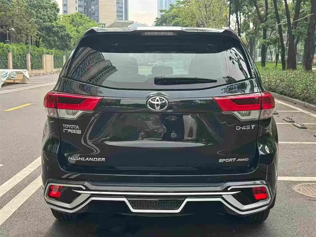 Highlander 2.0 T 4 WD Luxury 7-seat CN-V