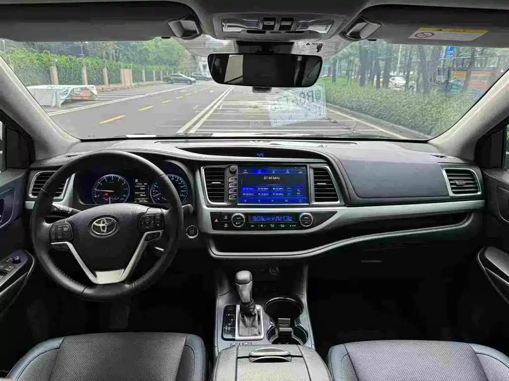 Highlander 2.0 T 4 WD Luxury 7-seat CN-V