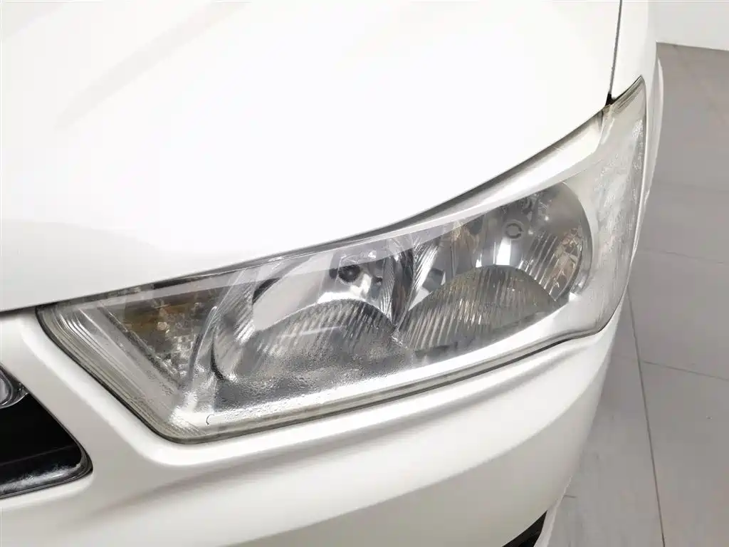 C-Quatre Sedan 1.6 L Manual Fashionable