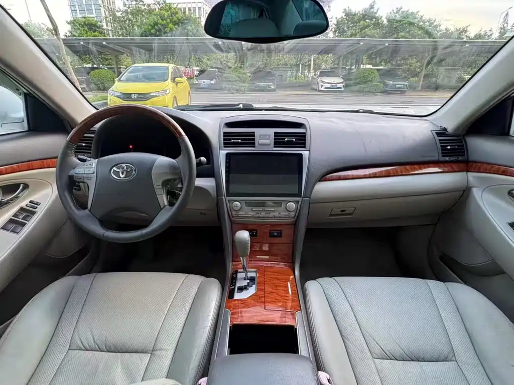 Camry 240 G Luxury